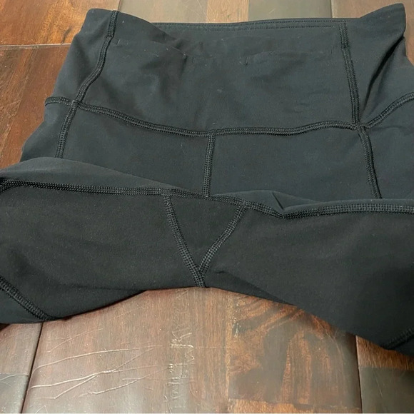 Lululemon Black Leggings Women’s Size 2 Mesh Pockets 22” Inseam Athletic - Picture 11 of 11